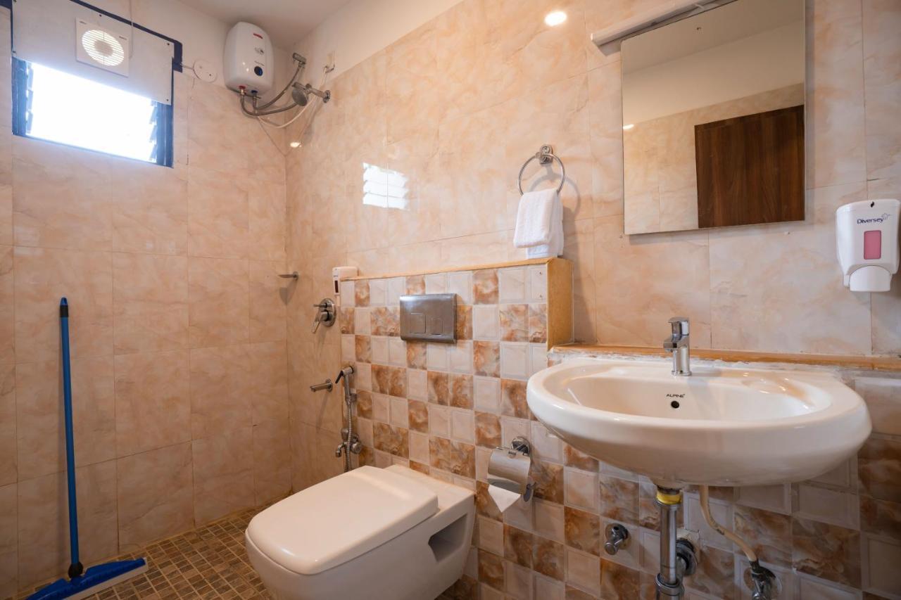 Gostops Plus Goa Vagator Vieux-Goa Extérieur photo